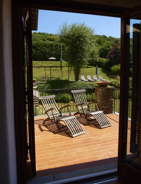 terrace reachable from 1st floor lounge room and bedroom 