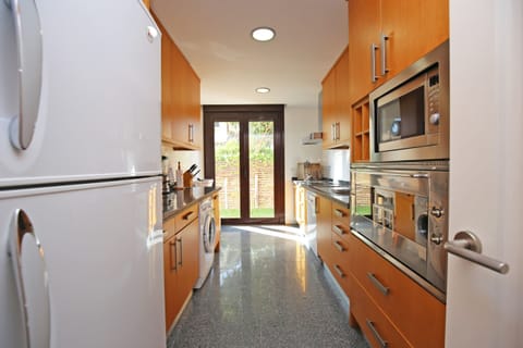 Modern and Fully Equipped Kitchen