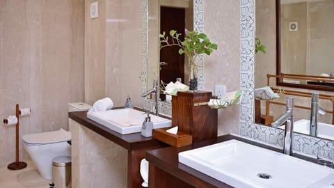 Duplex Pool Villa with Sea View | Bathroom | Combined shower/tub, deep soaking tub, rainfall showerhead