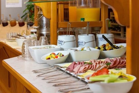 Daily buffet breakfast (EUR 9.50 per person)