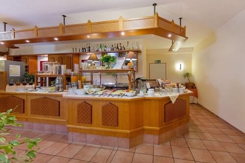 Daily buffet breakfast (EUR 9.50 per person)