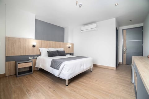 Standard Double Room, 1 Queen Bed | Down comforters, pillowtop beds, minibar, in-room safe