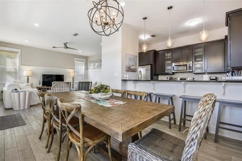 Dining Area - Seating for up to Eight at the Dining Table