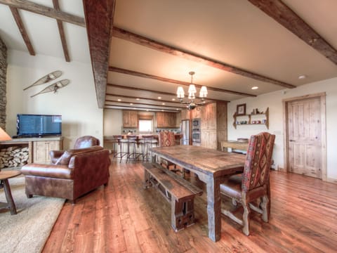 Black Eagle Lodge 25, Dining, 2