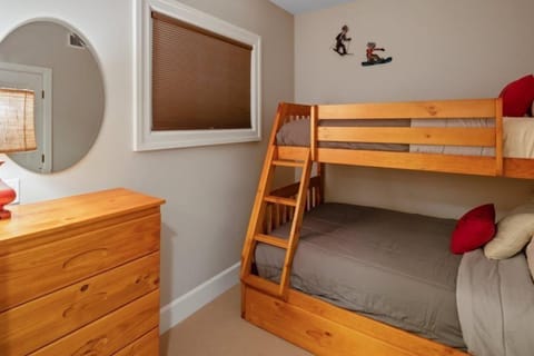 3rd bedroom w/bunks
