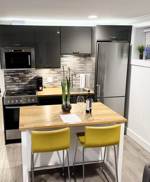 The island in the kitchenette is movable, making the living area flexible