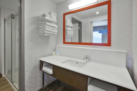 Studio, 1 King Bed, Refrigerator & Microwave (Wet bar) | Bathroom shower