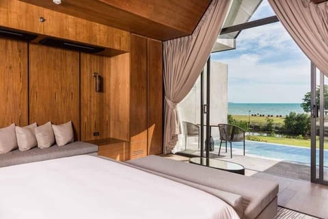 Oceanfront Pool Villa | Minibar, in-room safe, desk, blackout drapes