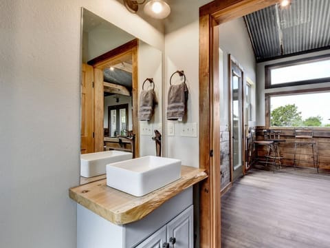 a85818eb-1358-440e-b1fa-b8fb7b50bcb6.c10