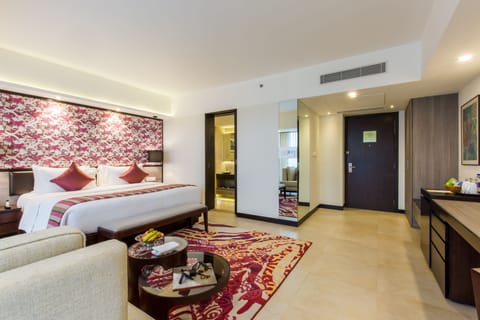 Premium Room, 1 Twin Bed | 1 bedroom, minibar, in-room safe, iron/ironing board