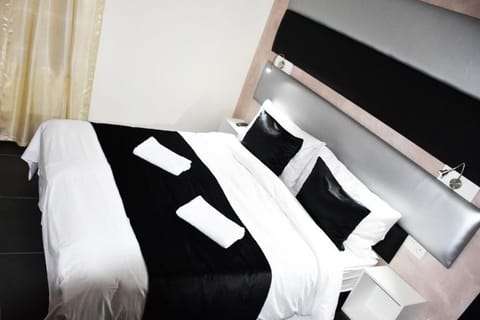 Standard Double Room | Blackout drapes, soundproofing, iron/ironing board, free WiFi