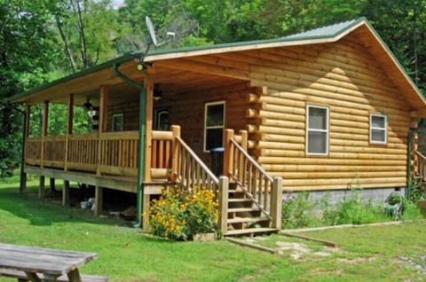 Way Away Log Cabin w/ Hot Tub, 5 miles from Harrahs Casino & Cherokee