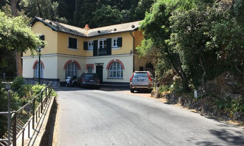 The parking in front of the villa