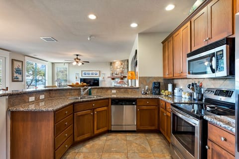 Kitchen with all appliances