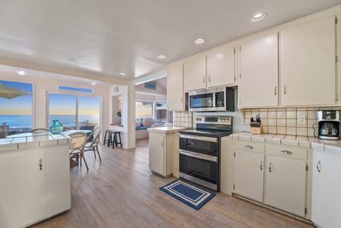 Fully stocked kitchen w/ double oven