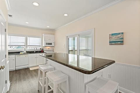 Shamrock Shores Upper Kitchen Island