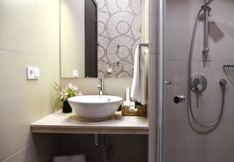 Standard Double or Twin Room | Bathroom sink