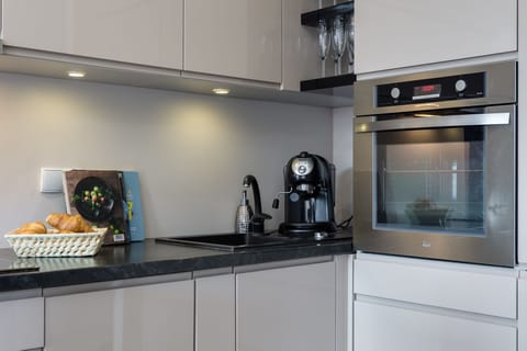 Apartment | Private kitchenette | Fridge, oven, stovetop, coffee/tea maker