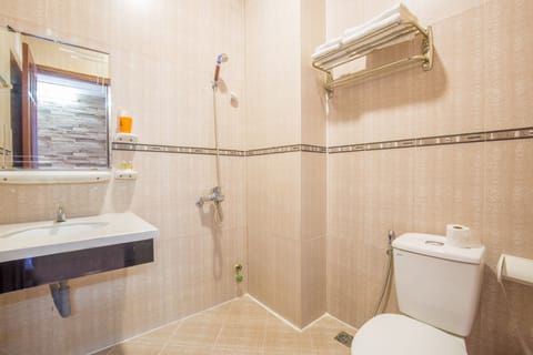 Economy Room | Bathroom | Shower, free toiletries, hair dryer, slippers