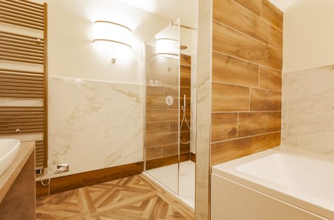 Exclusive Suite | Bathroom | Free toiletries, hair dryer, slippers, bidet