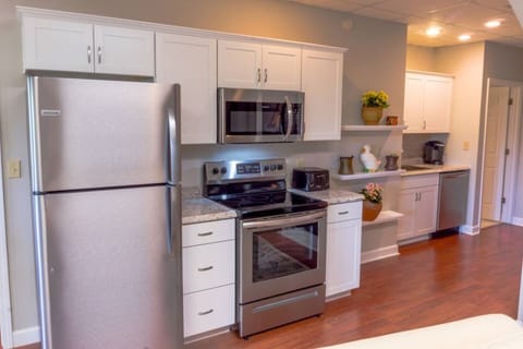 Full gourmet kitchen.