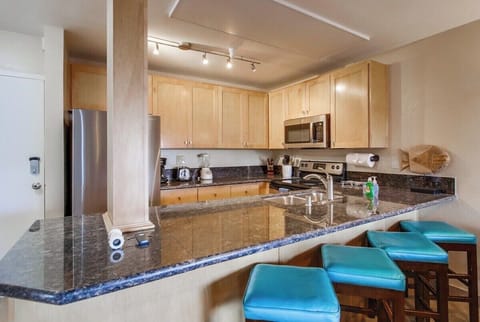 Fully equipped kitchen for meals at home with 4 breakfast bar stools