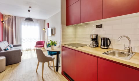 Appartement T2 | Private kitchenette | Fridge, microwave, stovetop, coffee/tea maker