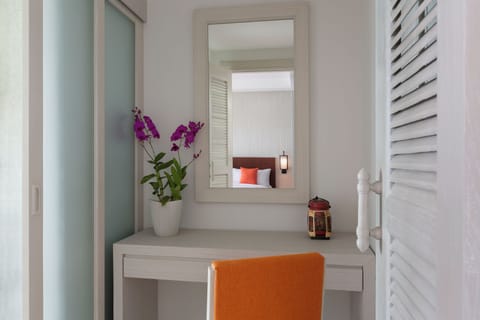 Premium bedding, in-room safe, individually decorated