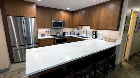 Beaver Creek West Condo W-1 kitchen with breakfast bar