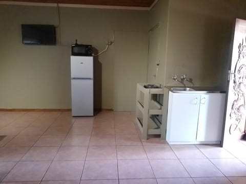 Basic Shared Dormitory | Private kitchen | Microwave, stovetop, dishwasher, electric kettle