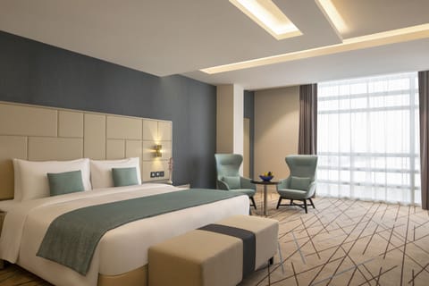 Topaz Suite | Premium bedding, minibar, in-room safe, desk