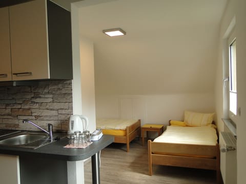 Apartment | Desk, laptop workspace, free WiFi, bed sheets