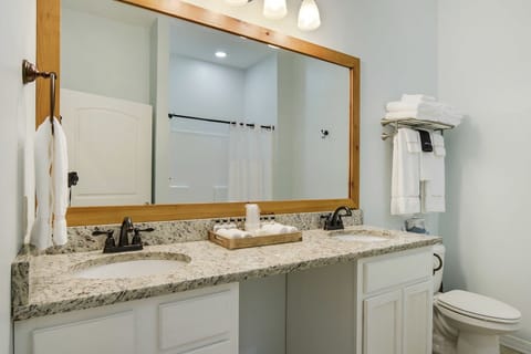 Condominium  | Bathroom | Free toiletries, hair dryer, towels, soap