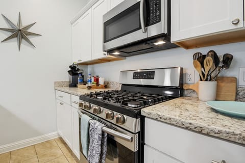 Condominium  | Private kitchen | Microwave, coffee/tea maker