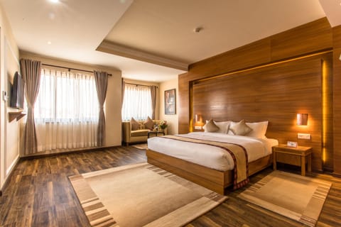 Junior Suite | In-room safe, rollaway beds, free WiFi, bed sheets