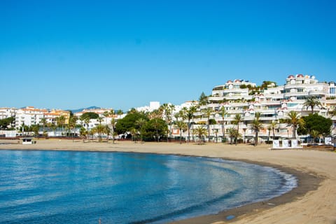 On the beach, free beach shuttle, 10 beach bars