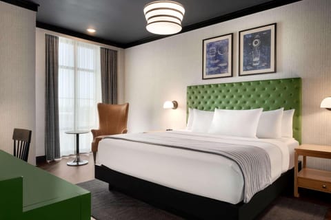 Premier Suite, 1 Bedroom, Non Smoking | Premium bedding, pillowtop beds, in-room safe, desk