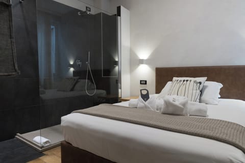 Economy Single Room, 1 Large Twin Bed, Non Smoking | Premium bedding, down comforters, memory foam beds, blackout drapes