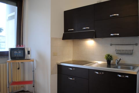 Studio | Private kitchen | Microwave, stovetop, espresso maker, coffee/tea maker