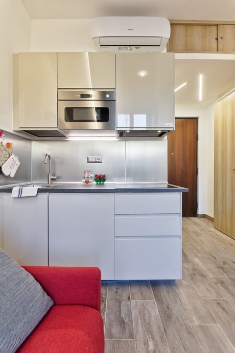 Studio, Non Smoking | Private kitchen | Fridge, microwave, stovetop, espresso maker