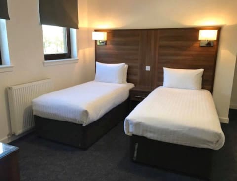 Twin Room | Desk, iron/ironing board, free WiFi, bed sheets