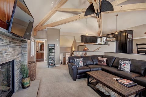 Condo, 3 Bedrooms | Interior