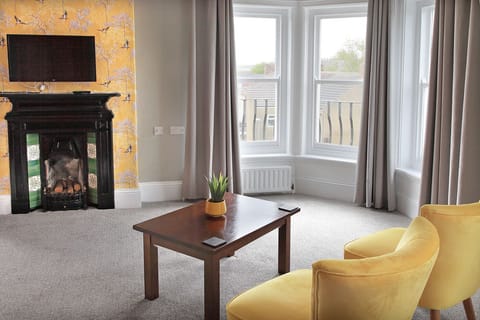 Traditional Suite, 1 Double Bed | Desk, iron/ironing board, free WiFi