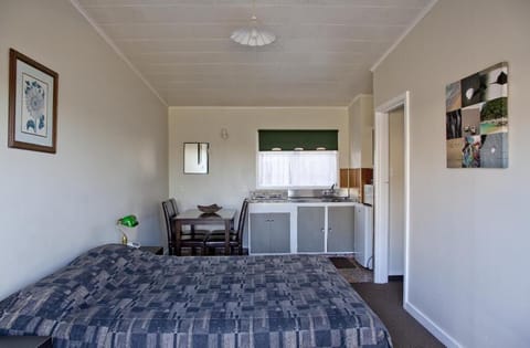 Family Room, 1 Bedroom | Iron/ironing board, bed sheets