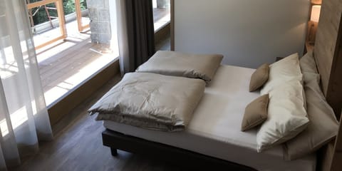 In-room safe, desk, soundproofing, free WiFi