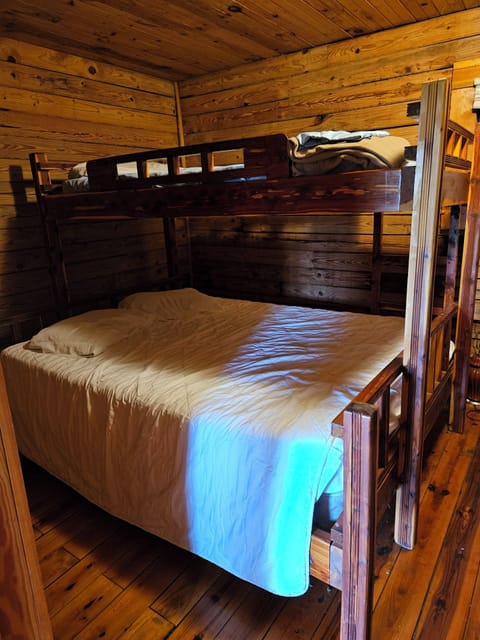 Basic Cabin | Minibar, individually furnished, free WiFi, bed sheets