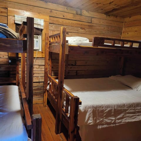 Basic Cabin | Minibar, individually furnished, free WiFi, bed sheets