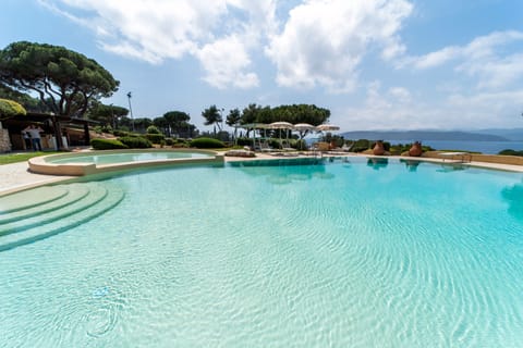 Seasonal outdoor pool, pool umbrellas, sun loungers