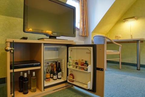 Double or Twin Room, Garden View | Minibar