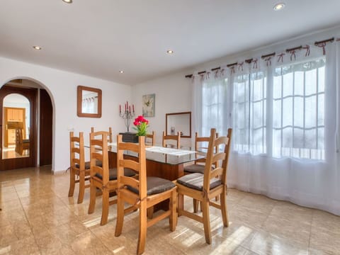 Room, Property, Building, Interior Design, Furniture, Dining Room, Real Estate, Ceiling, House, Floor